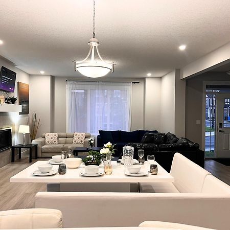 Flowealth Property Luxury Villa Near Lake Netflix Tv Wifi カルガリー エクステリア 写真