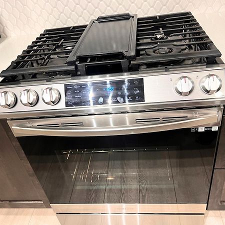 Flowealth Property Luxury Villa Near Lake Netflix Tv Wifi カルガリー エクステリア 写真