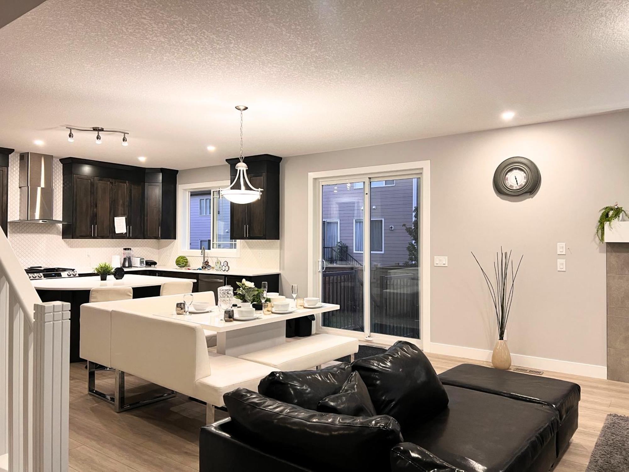 Flowealth Property Luxury Villa Near Lake Netflix Tv Wifi カルガリー エクステリア 写真