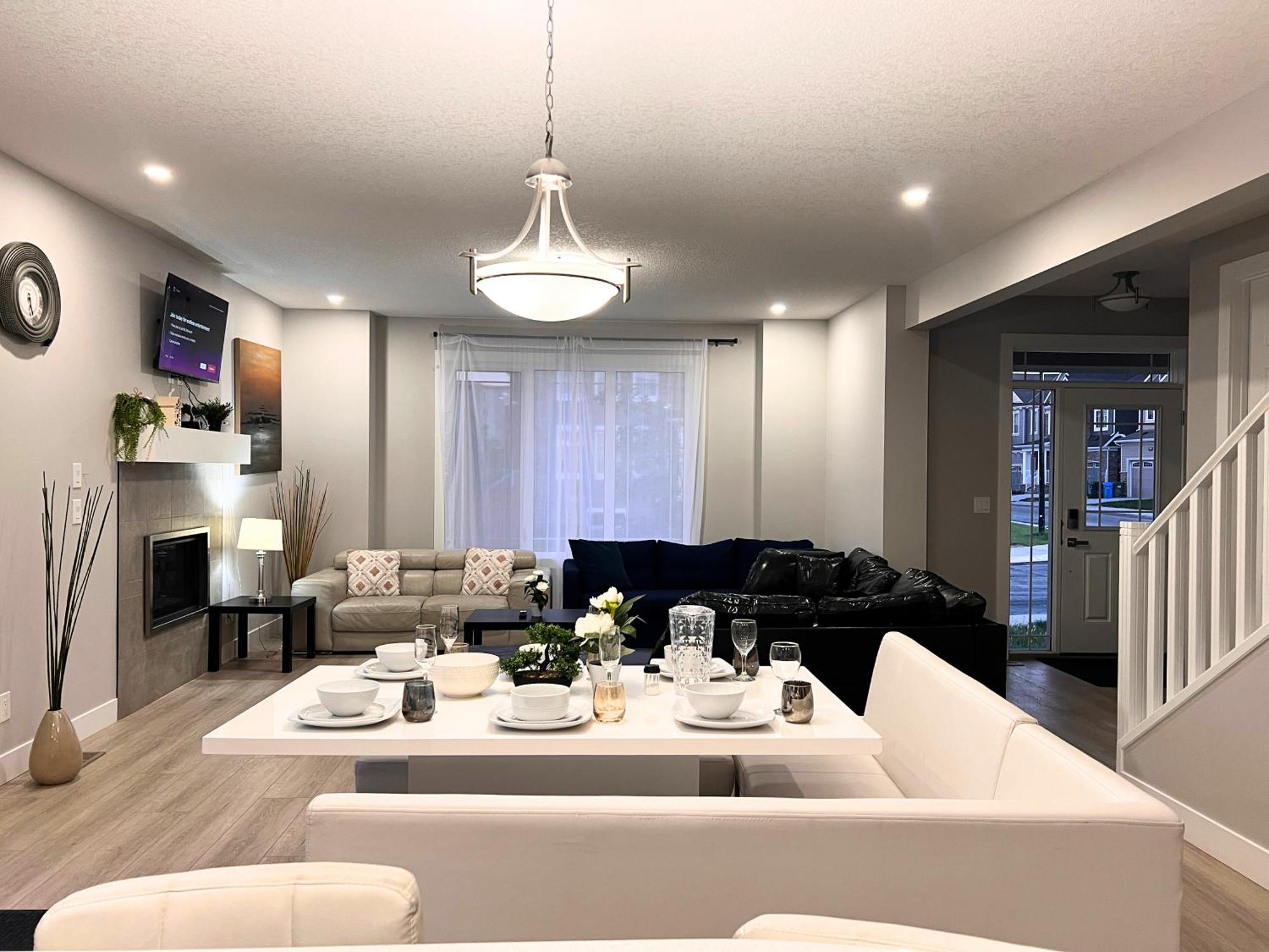 Flowealth Property Luxury Villa Near Lake Netflix Tv Wifi カルガリー エクステリア 写真