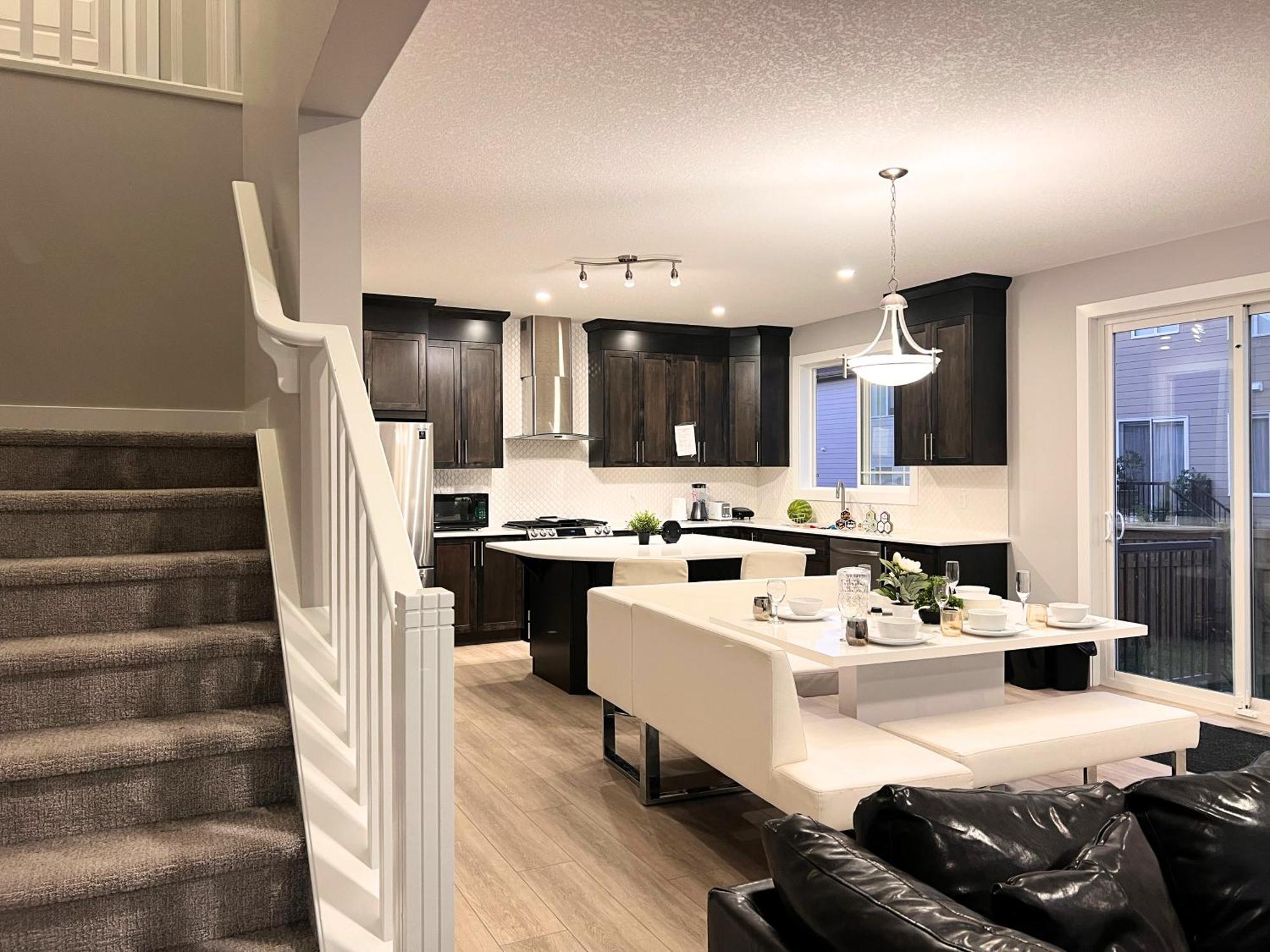 Flowealth Property Luxury Villa Near Lake Netflix Tv Wifi カルガリー エクステリア 写真