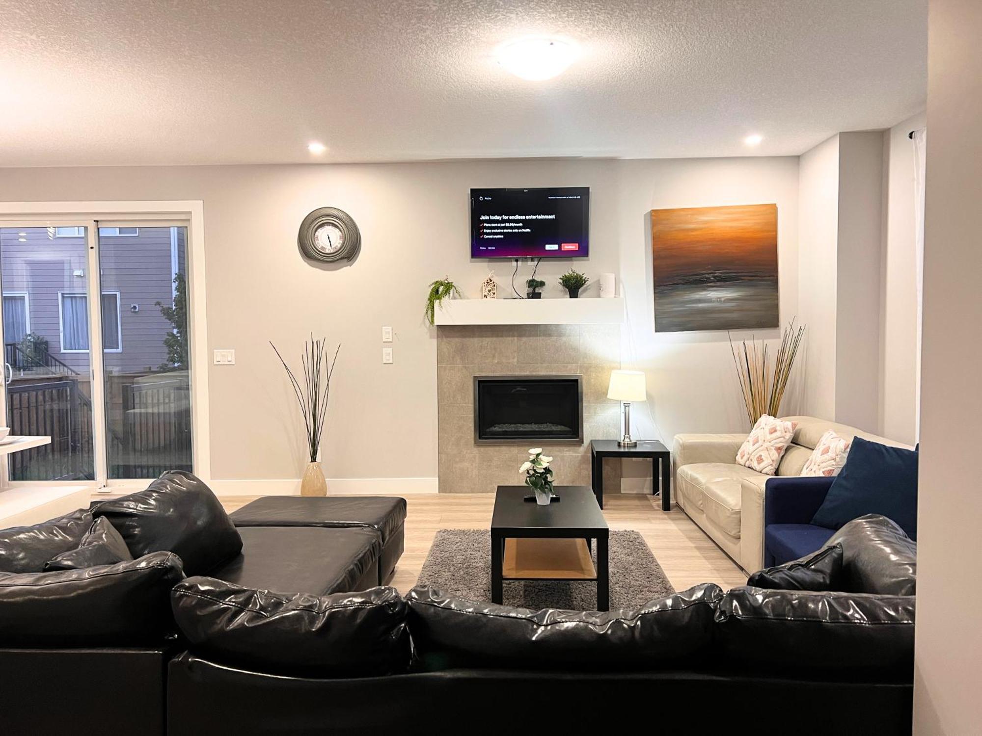 Flowealth Property Luxury Villa Near Lake Netflix Tv Wifi カルガリー エクステリア 写真