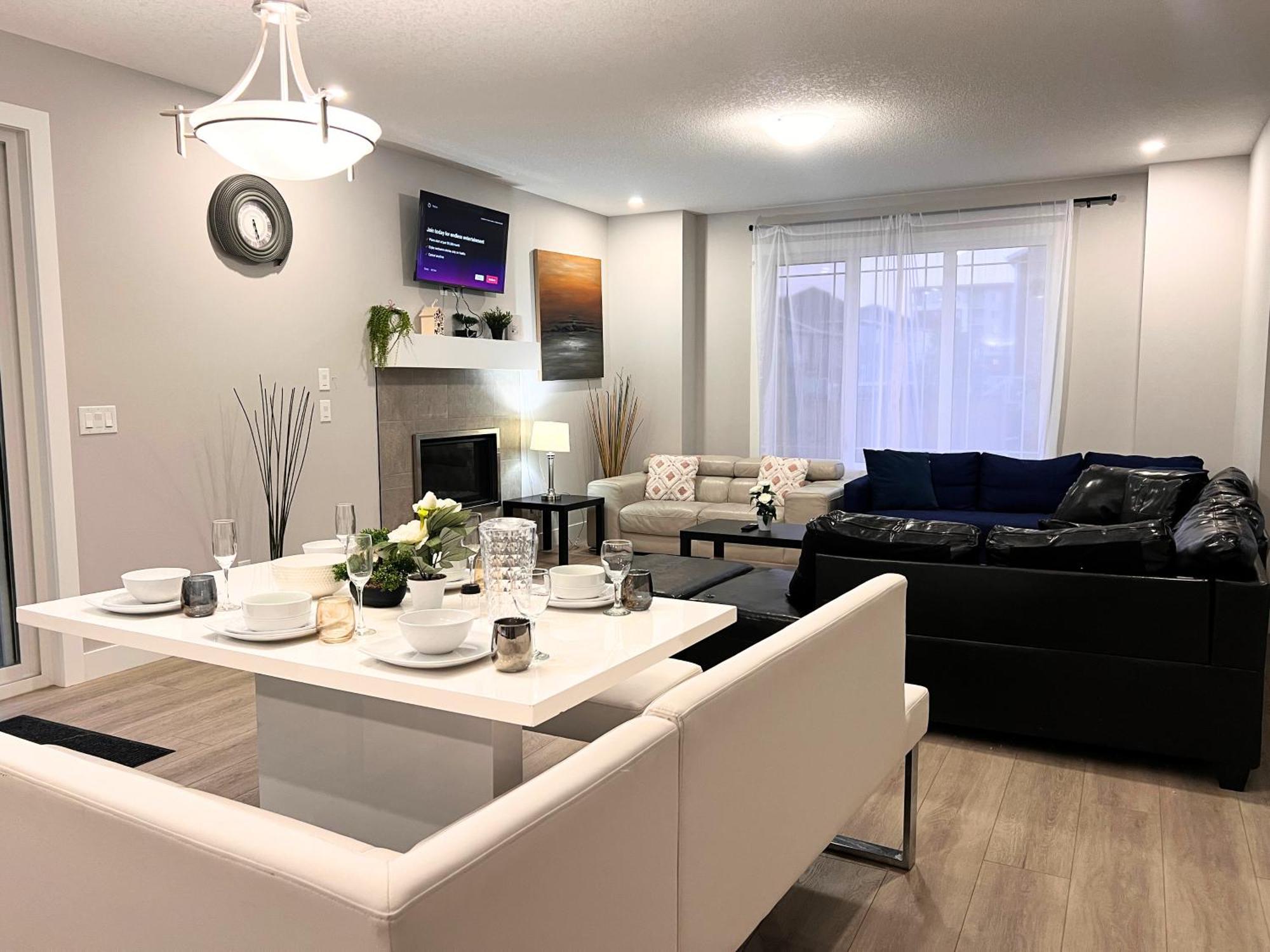 Flowealth Property Luxury Villa Near Lake Netflix Tv Wifi カルガリー エクステリア 写真